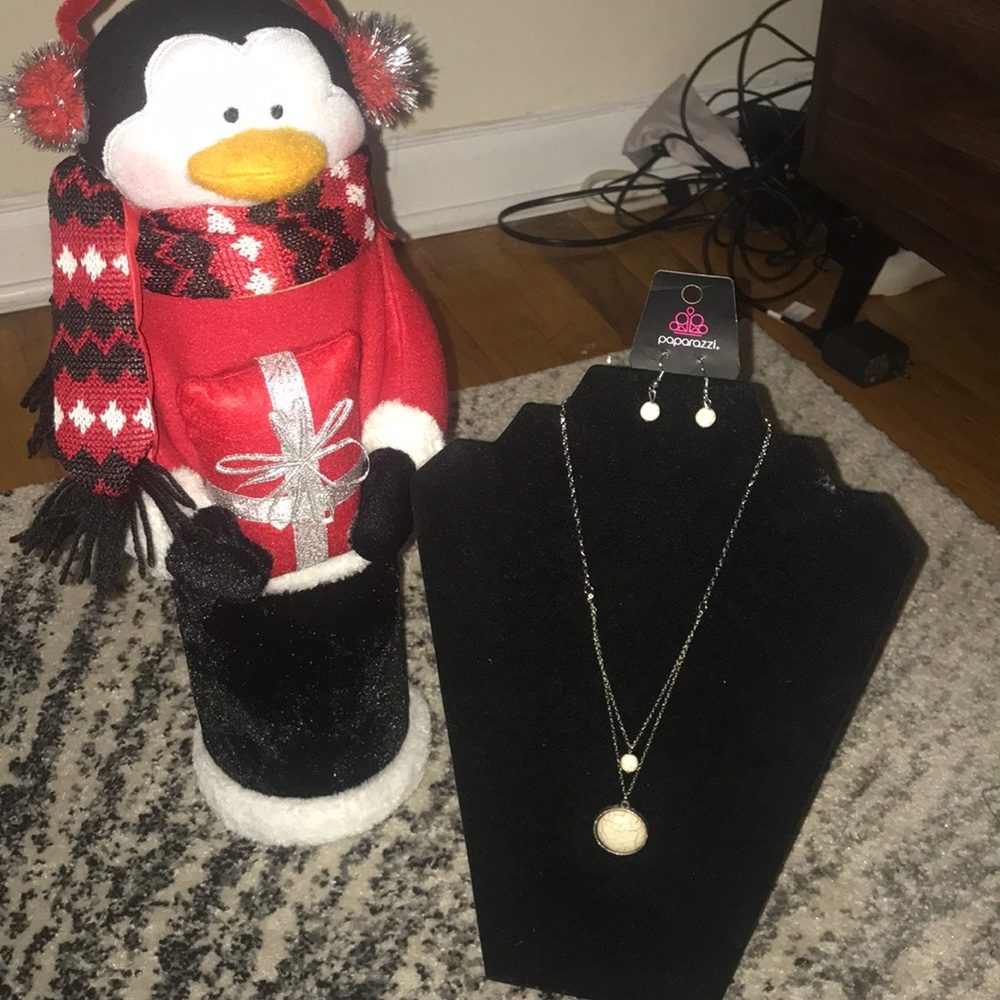 Free paparazzi jewelry with any Purchase